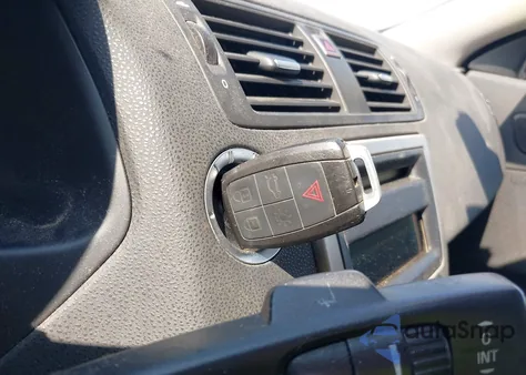 2010 Volvo C70 T5 from USA, damaged, VIN YV1672MC1AJ094112